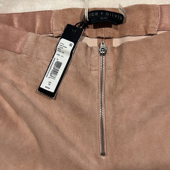 Woman’s leggings - Picture 2 of 3